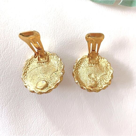 Vintage Faux Pearl Clip On Earrings - Picture 3 of 4